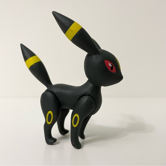 Pokemon Umbreon Poseable Battle Figures Umbreon 2.5” Tall Toy - Picture 10 of 10